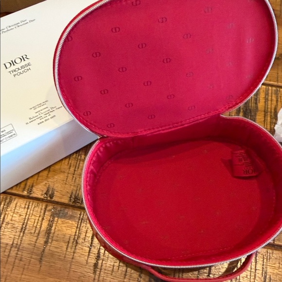 Gorgeous light weight cosmetic bag/ toiletries - Picture 6 of 13